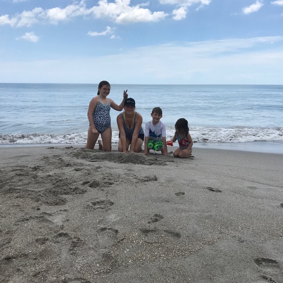 Posher Emmy - Picture 3 of 3